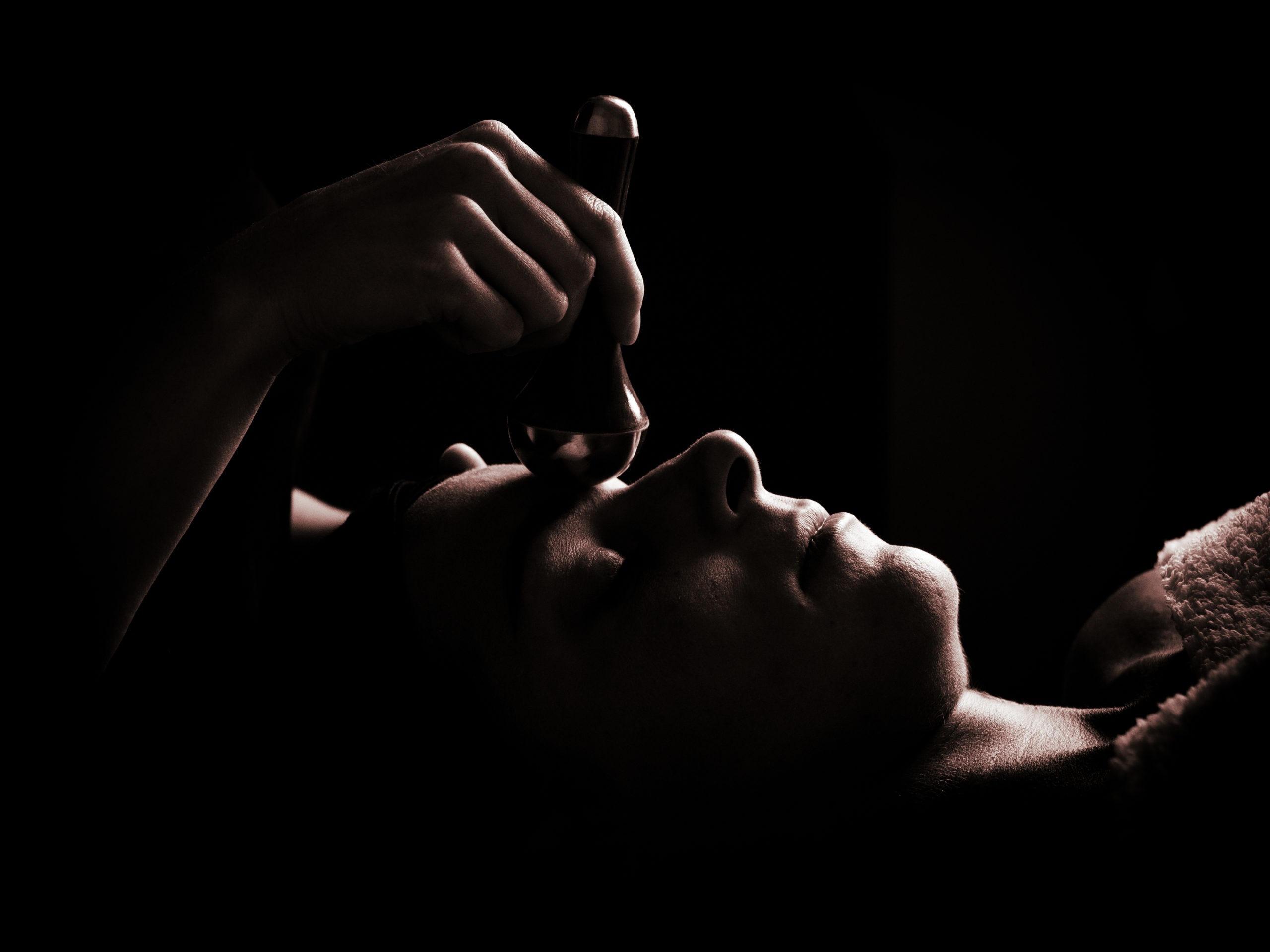 Massage visage Lift Detox / Nolwenn Leclesve Facialiste /  Crédit photo : Romain Leclesve